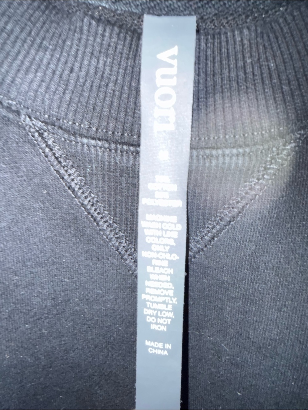 Vuori women’s Black Crewneck Sweatshirt - Picture 3 of 3